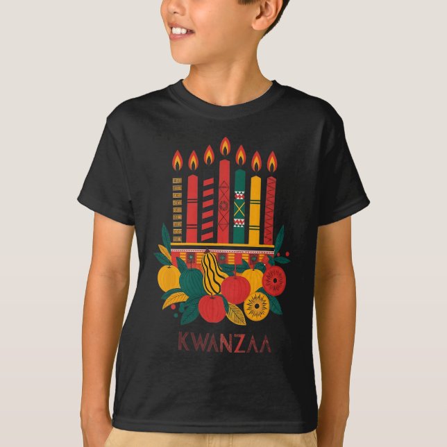 Camiseta Sete Velas da Funny Kinara Celebração Kwanzaa 2 (Frente)