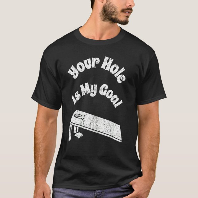 Camiseta Seu Buraco É Meu Objetivo Cornhole Equipe Saco de  (Frente)