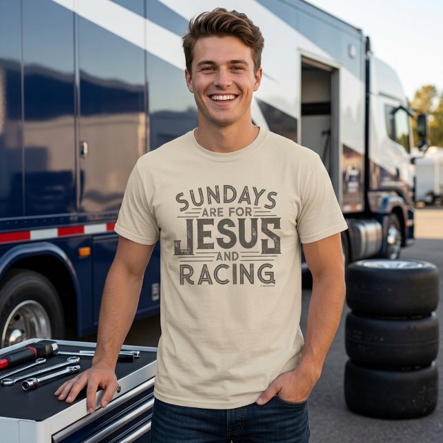 Camiseta Seu "Domingos são para Jesus e Corridas" (Criador carregado)
