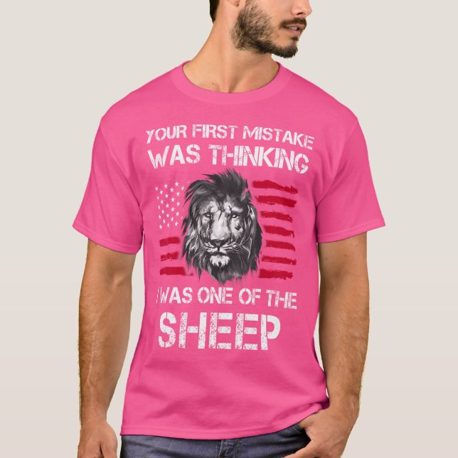 Camiseta Seu Primeiro Erro Foi Pensar Que Eu Era Um Dos S (Frente)