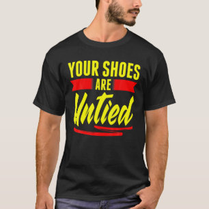 Camiseta Seus Sapatos Estão Desamarrados Dia da Mentira Tra