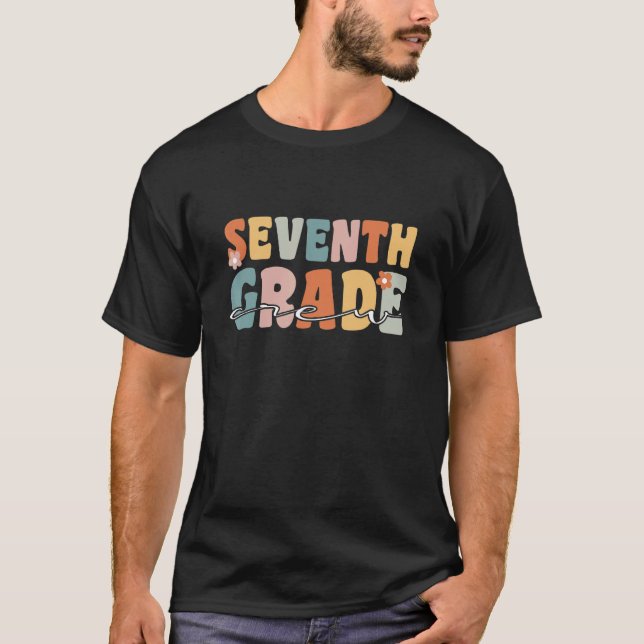 Camiseta Seventh Grade Crew Student Teacher Groovy Retro Sc (Frente)