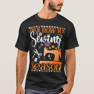 Camiseta Sewing Season Quilting - Sewer Quilters Novelty - 