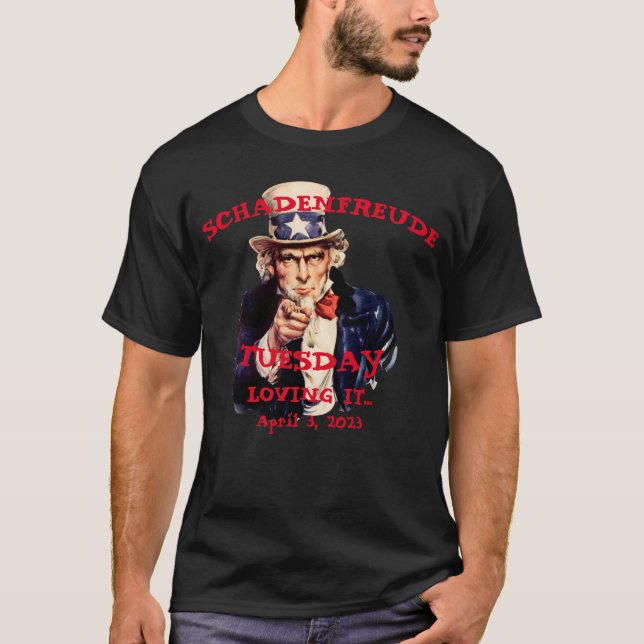 Camiseta Shadenfreude Terça-feira 2023 Trump Preso Tio Sam (Frente)