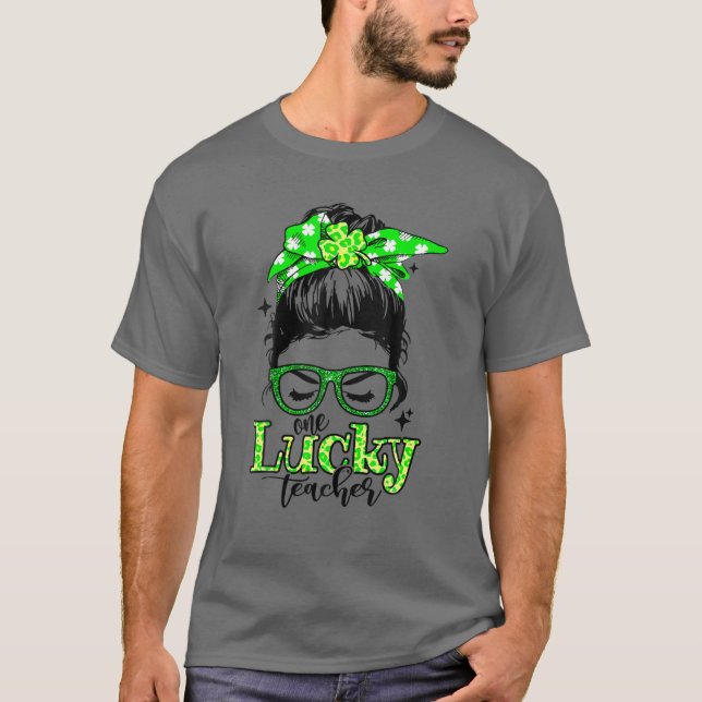 Camiseta Shamrock One Lucky Teacher Rua. (Frente)