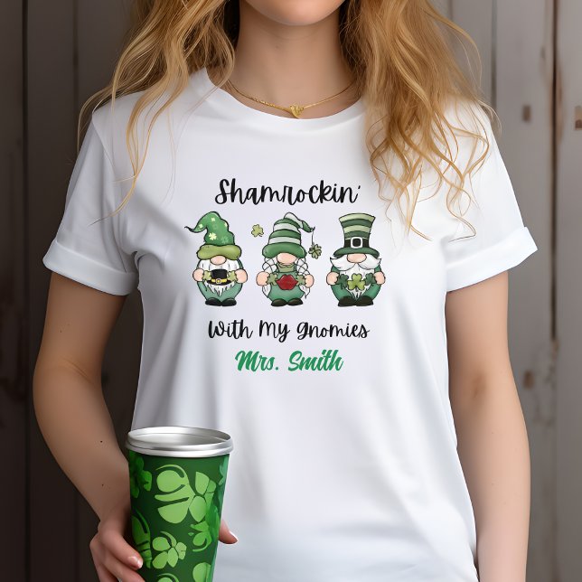 Camiseta "Shamrockin' with My Gnomies" - Teto Personalizado (Criador carregado)