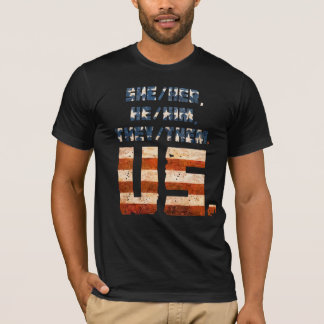 Camiseta She/Her, He/Him, They/Them. Us. 