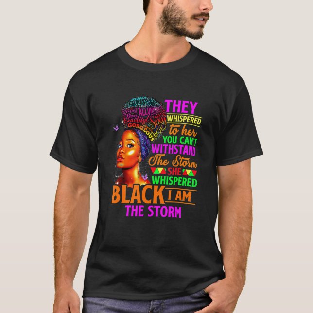 Camiseta She Whispered Back I Am The Storm Black History Mo (Frente)
