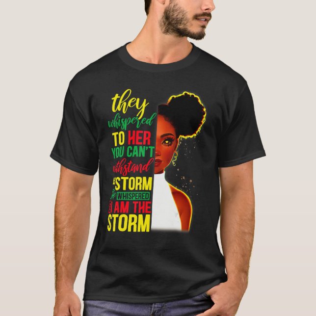 Camiseta She Whispered Back I Am The Storm Black History Mo (Frente)