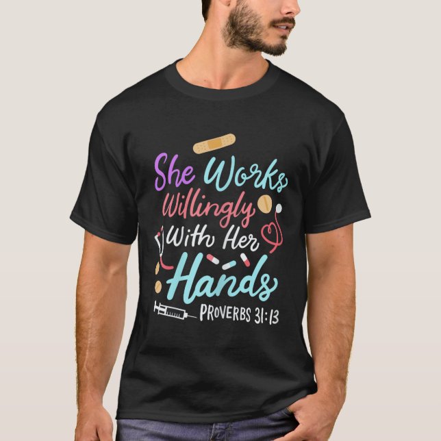 Camiseta She Works Willingly With Her Hands Proverbs 31 13  (Frente)