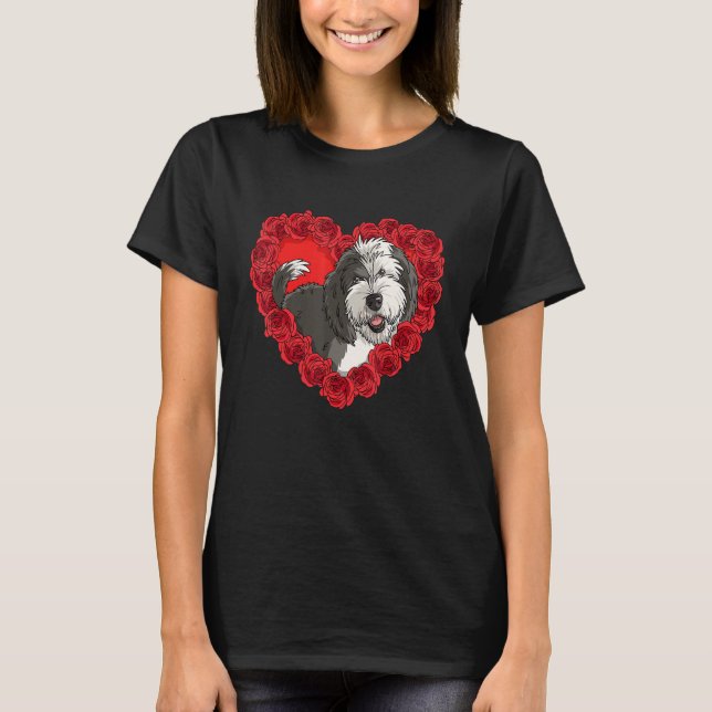 Camiseta Sheepadoodle Heart Roses Valentine Day Dog Mom (Frente)