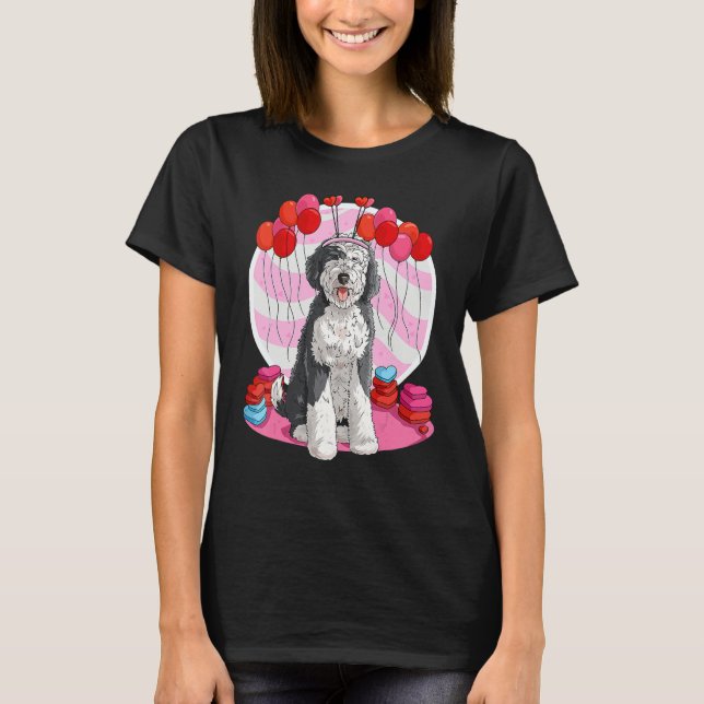Camiseta Sheepadoodle Heart Valentine Day Dog (Frente)
