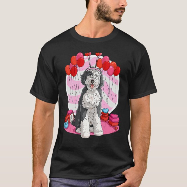 Camiseta Sheepadoodle Heart Valentine Day Dog (Frente)