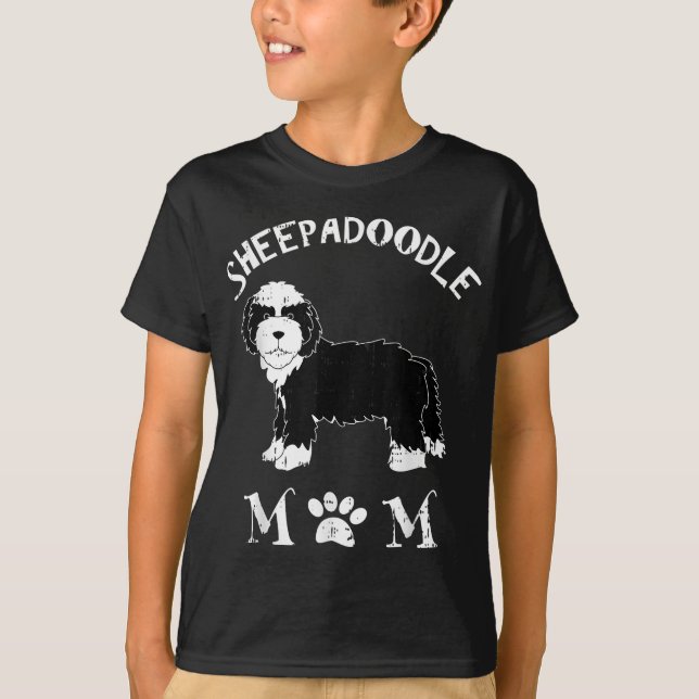 Camiseta Sheepadoodle Mãe Cãozinho-De-Pé-Cachorro Cachorro- (Frente)