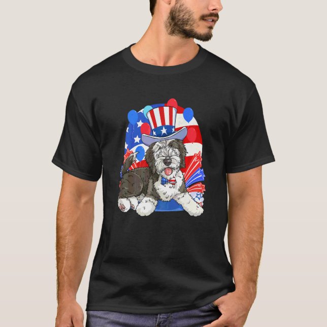 Camiseta Sheepadoodle Patriótico Tio Sam 4 de Julho Ameri (Frente)