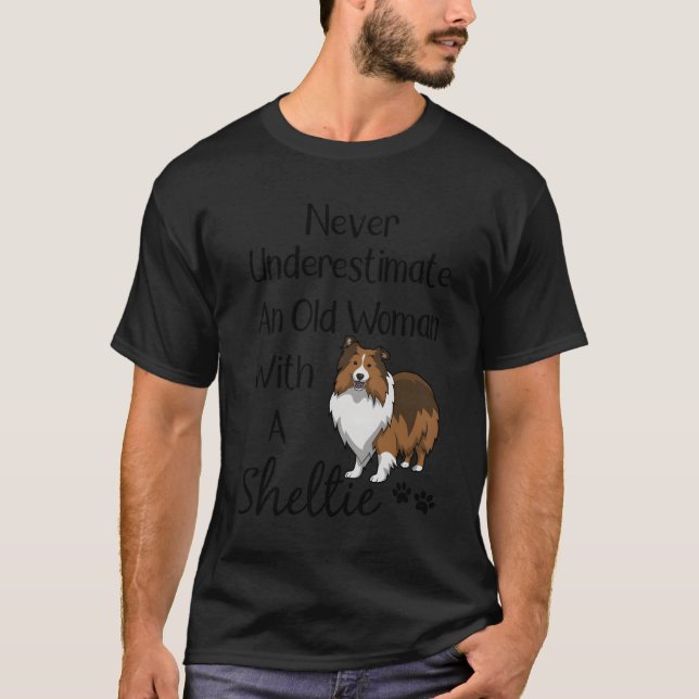 Camiseta Sheltie Gift Velha Mulher E Sheltie Funny Sheltie  (Frente)