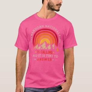 Camiseta Shenandoah National Park Fazendo Hiagem de Mulhere