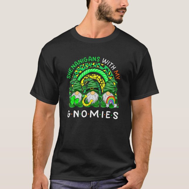 Camiseta Shenanigans Com Minha Rua Gnomos Rainbow Leopard (Frente)