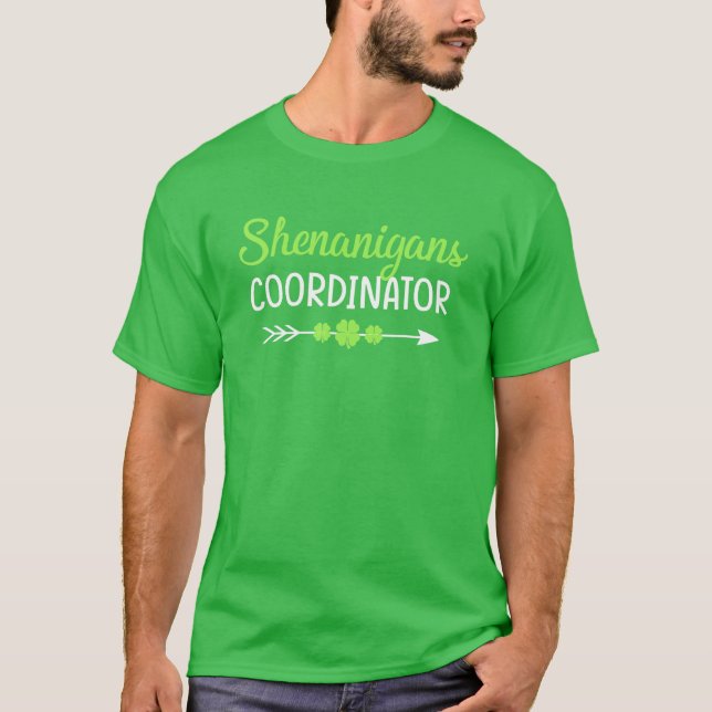 Camiseta Shenanigans Coordenador Engraçado Professora Rua d (Frente)