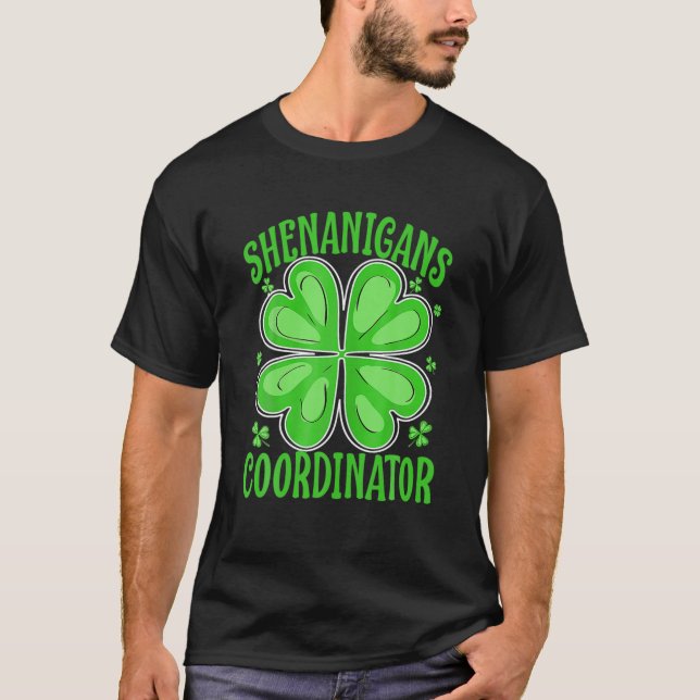 Camiseta Shenanigans Coordenador Engraçado Professora Rua d (Frente)