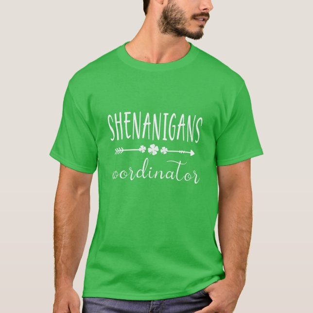 Camiseta Shenanigans Coordenador Engraçado Professora Rua d (Frente)
