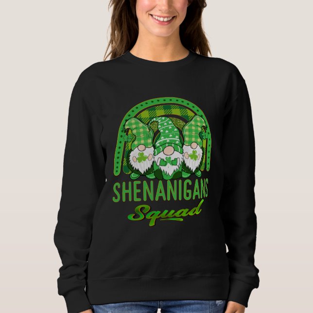 Camiseta Shenanigans Coordinator  Rainbow Gnome St Patrick  (Frente)