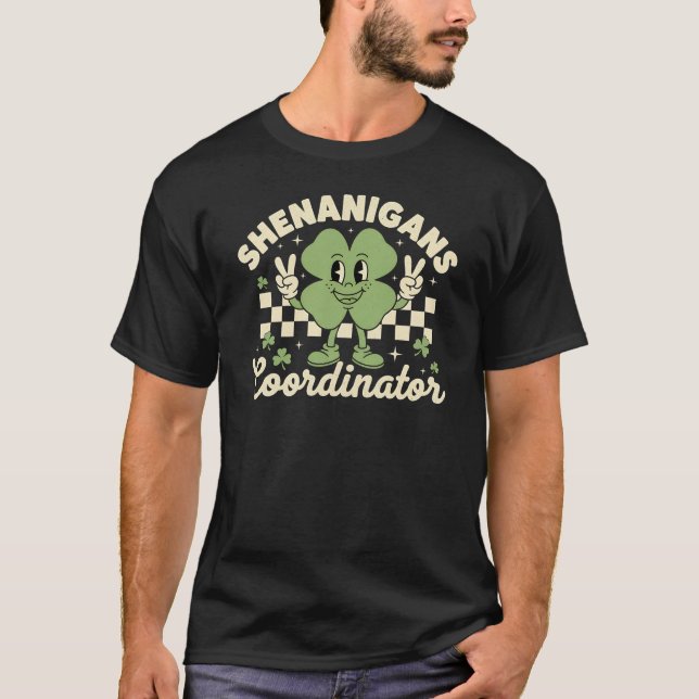 Camiseta Shenanigans Coordinator Retro Mascot Art (Frente)