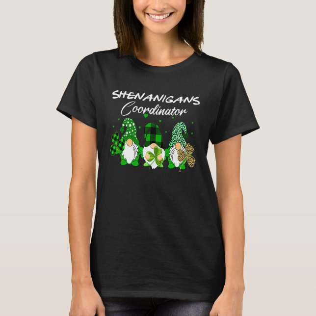 Camiseta Shenanigans Coordinator St Patricks Day Gnomes Gre (Frente)