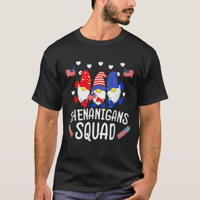 Camiseta Shenanigans Squad 4th Of July Gnomes USA Independe (Frente)