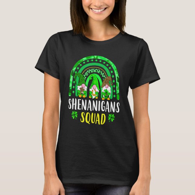 Camiseta Shenanigans Squad Irish Gnomes Rainbow St Patrick' (Frente)