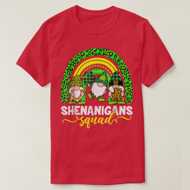 Camiseta Shenanigans Squad Irish Gnomos Rainbow Rua Patrick (Frente do Design)