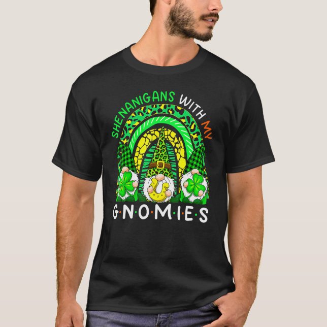 Camiseta Shenanigans With My Gnomies Rainbow Leopard St Pat (Frente)