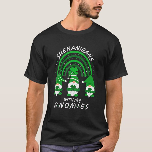 Camiseta Shenanigans With My Gnomies Shamrock St Patrick's  (Frente)