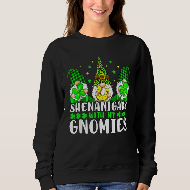 Camiseta Shenanigans With My Gnomies Shamrock St Patrick's  (Frente)