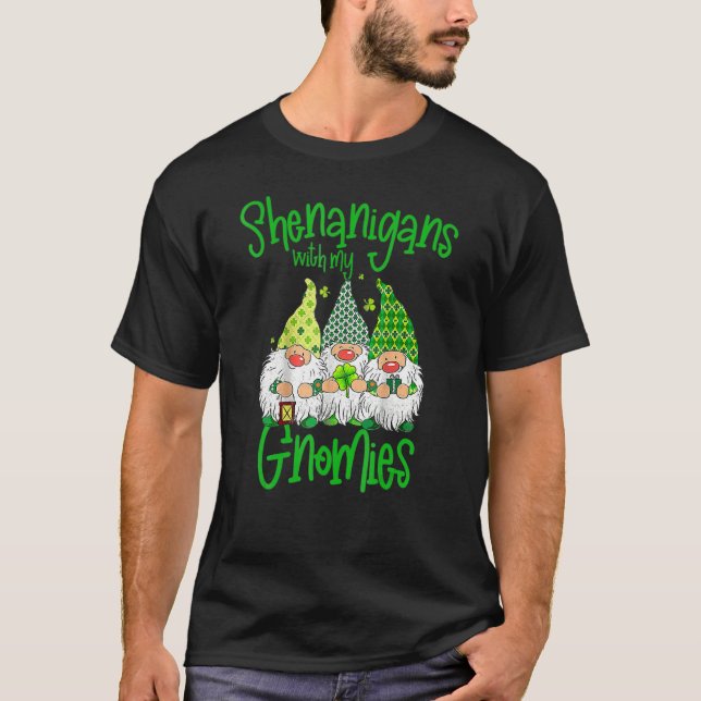 Camiseta Shenanigans With My Gnomies St Patrick's Day Gnome (Frente)