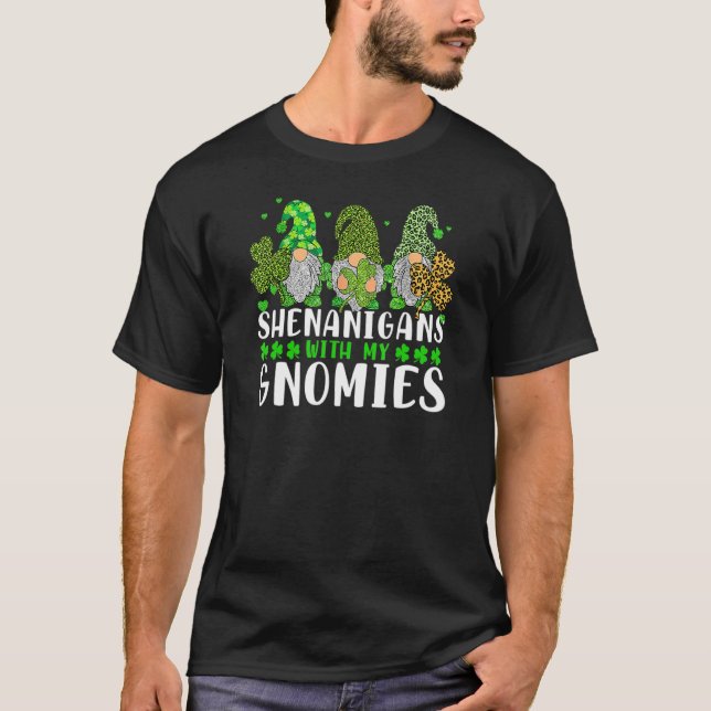 Camiseta Shenanigans With My Gnomies St Patrick's Day Gnome (Frente)