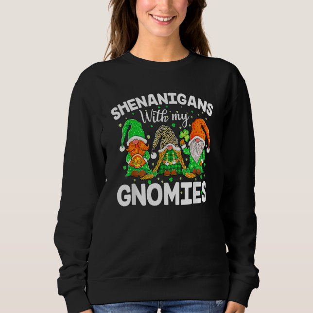 Camiseta Shenanigans With My Gnomies St Patrick's Day Gnome (Frente)