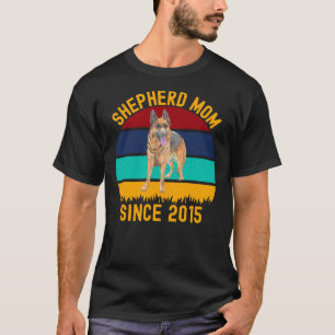 Camiseta Shepherd Mom Since 2015  Dogs