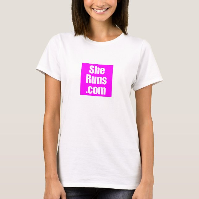 Camiseta SheRuns.com Pink Square Running Club (Frente)