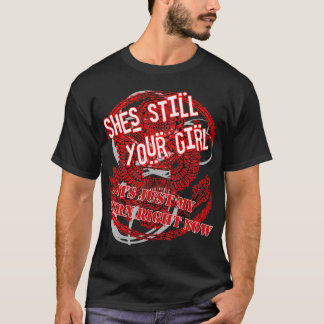 CAMISETA SHES AINDA SUA MENINA
