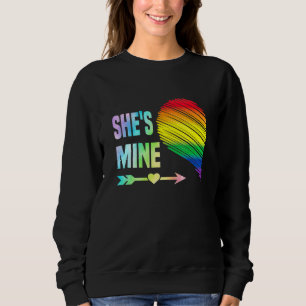 Camiseta Shes Mine Casal Orgulho Cardíaco Lgbt Corpo de Gay