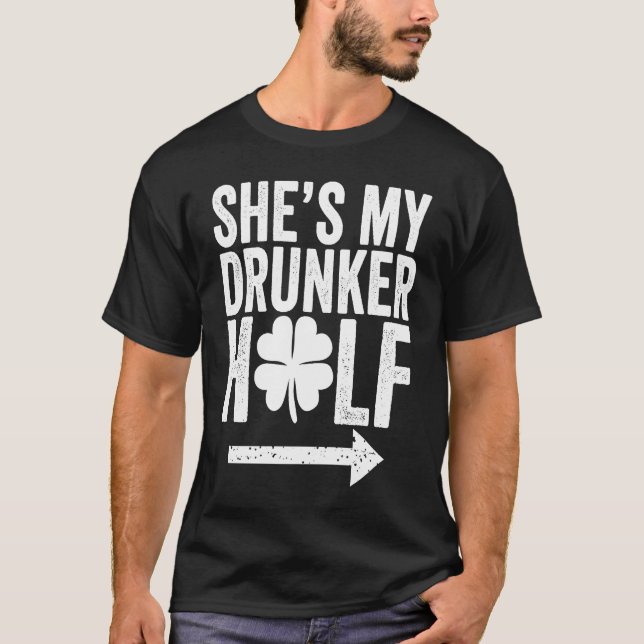 Camiseta She's My Drunker Half  St Patricks Day Couple Sham (Frente)