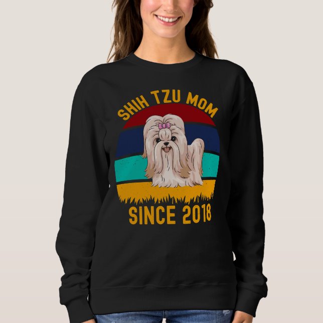 Camiseta Shih Tzu Mãe Desde 2018 Cães Canta (Frente)