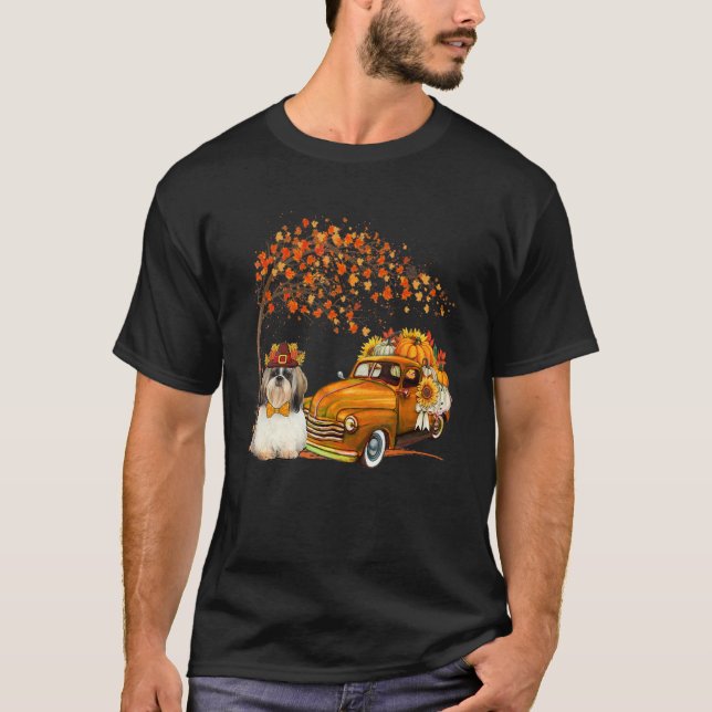 Camiseta Shih Tzu Vestindo Pickup de Pickup de Árvore de Qu (Frente)