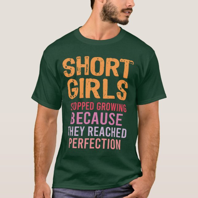Camiseta Short Girls Stopped Growing Reached Perfection fam (Frente)