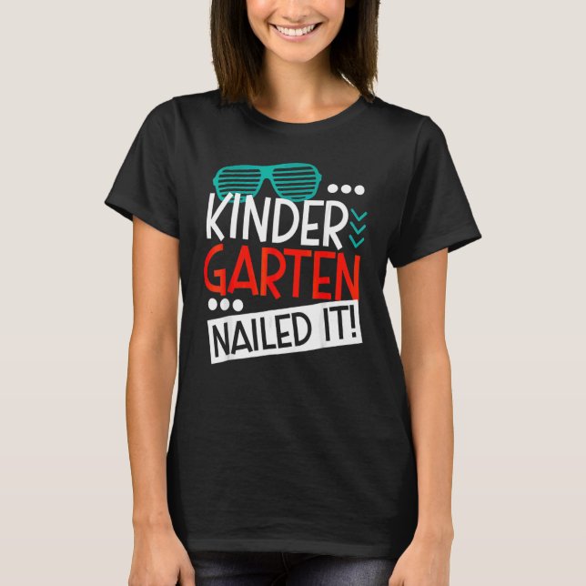 Camiseta Shutter Sunglass Kindergarten Arrumou Estudante De (Frente)