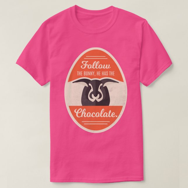 Camiseta Siga O Coelho Que Ele Tem A Páscoa De Chocolate (Frente do Design)