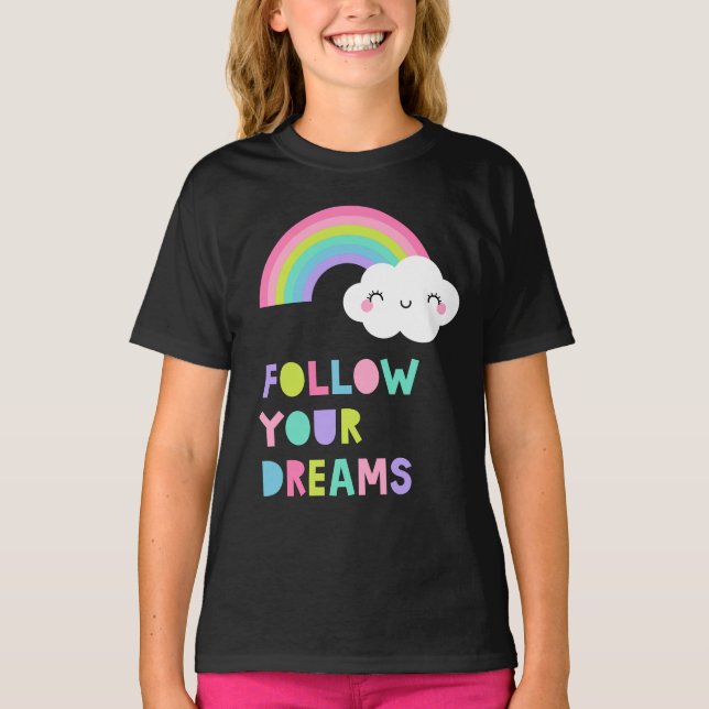 Camiseta Siga os seus sonhos, sua nuvem de arco-íris (Frente)
