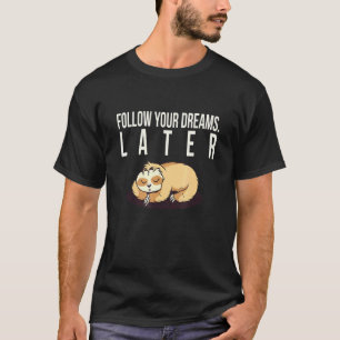 Camiseta Siga Seus Sonhos Mais Tarde Preguiça Humor de Preg