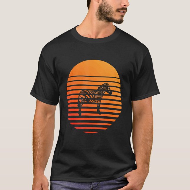 Camiseta Silhueta da Sombra de uma Zebra em Frente a um Sol (Frente)